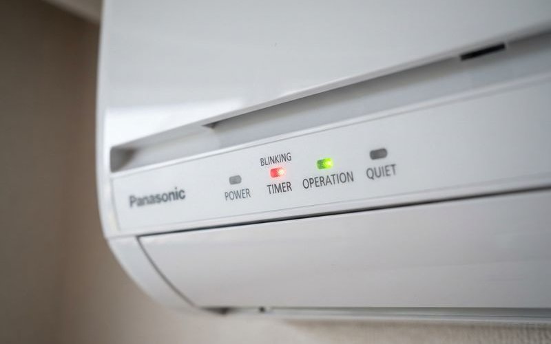 Indoor unit showing blinking LED indicator